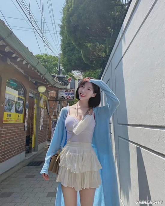 衣服太火辣曾被封禁？韩国模特学穿搭