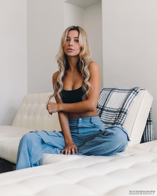 小麦肤色的轻熟美体 加拿大网红模特爱晒泳装照