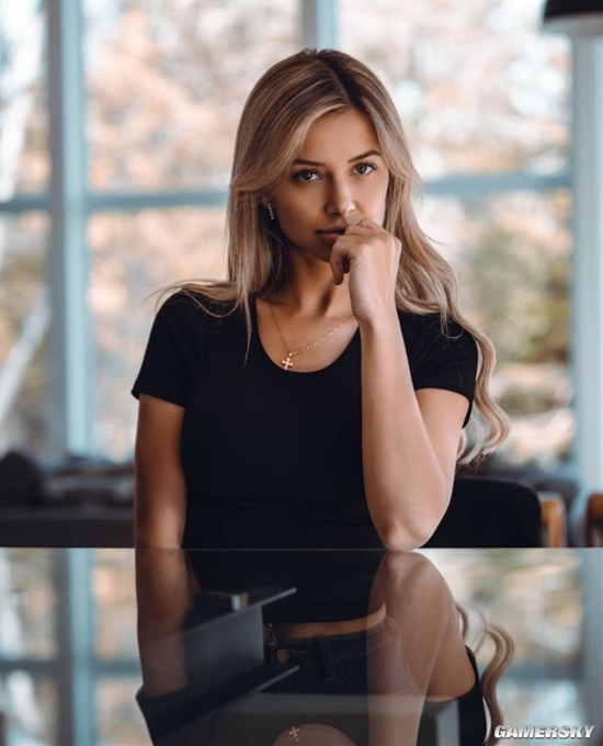 小麦肤色的轻熟美体 加拿大网红模特爱晒泳装照