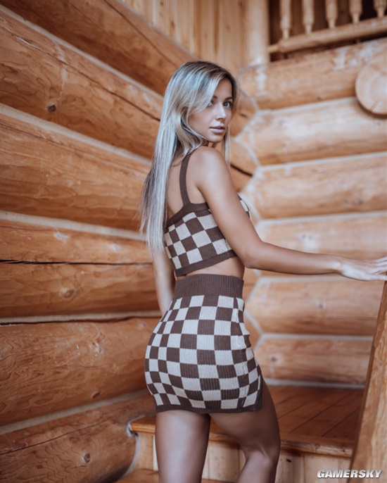 小麦肤色的轻熟美体 加拿大网红模特爱晒泳装照