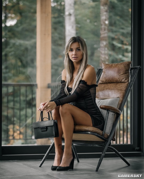 小麦肤色的轻熟美体 加拿大网红模特爱晒泳装照