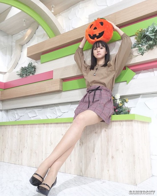 她是懂姿势的 日本9头身美女主播秀极致身材-皮皮兔动漫