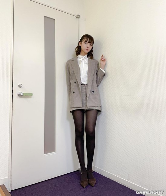 她是懂姿势的 日本9头身美女主播秀极致身材