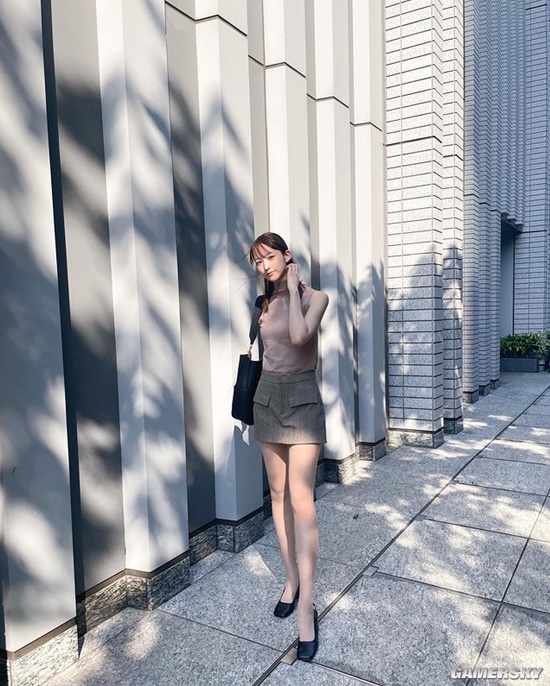 她是懂姿势的 日本9头身美女主播秀极致身材