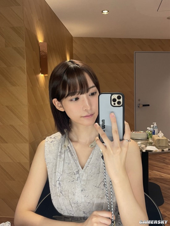 她是懂姿势的 日本9头身美女主播秀极致身材