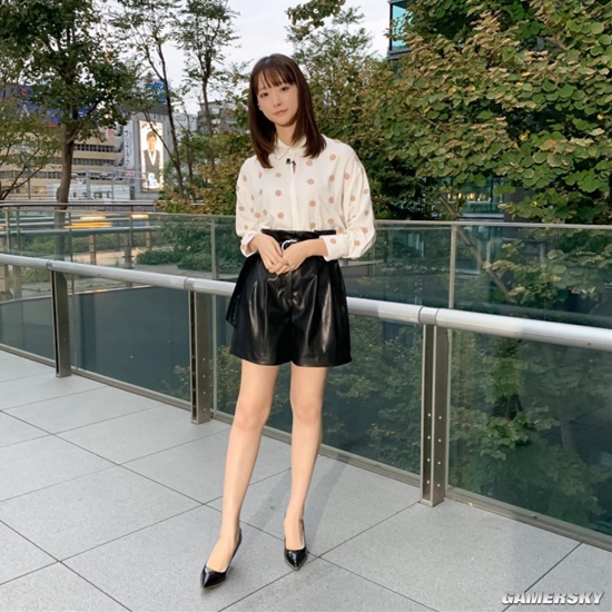 她是懂姿势的 日本9头身美女主播秀极致身材