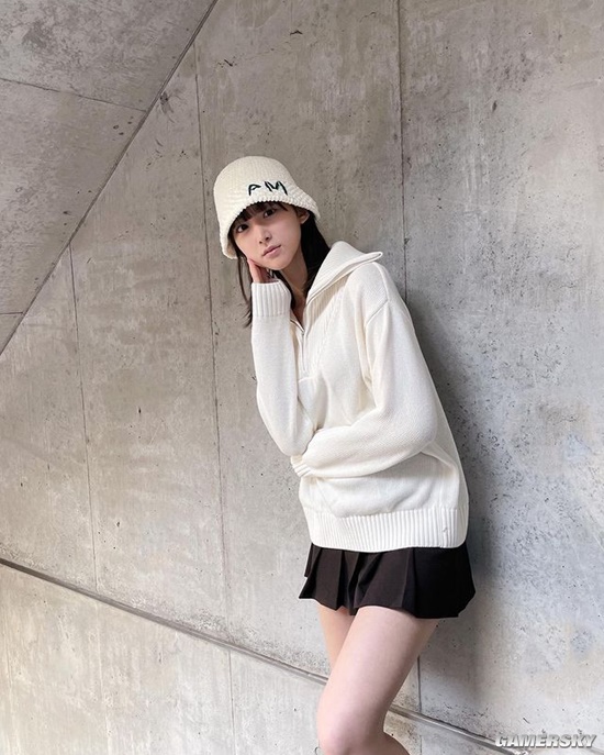 她是懂姿势的 日本9头身美女主播秀极致身材