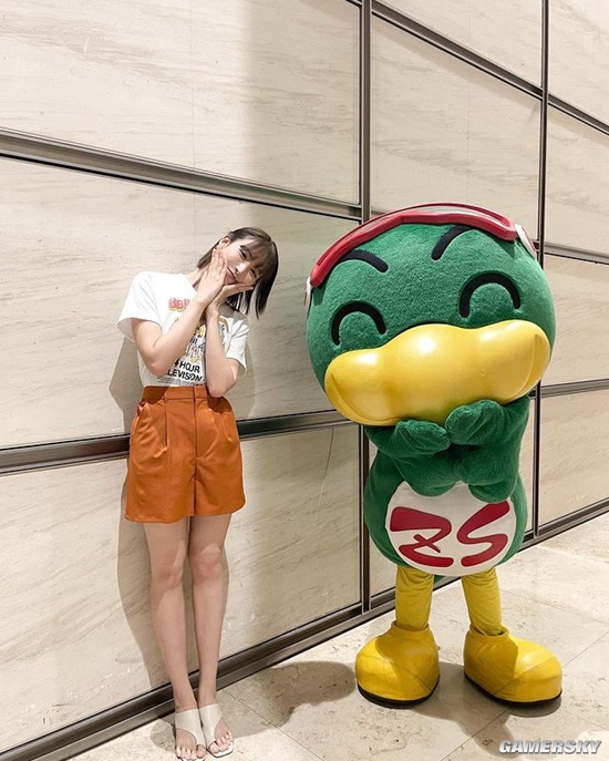 她是懂姿势的 日本9头身美女主播秀极致身材