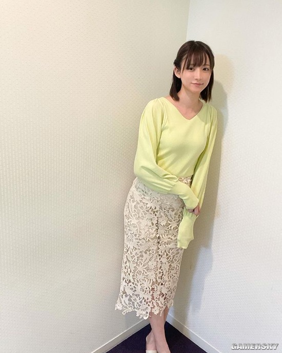 她是懂姿势的 日本9头身美女主播秀极致身材