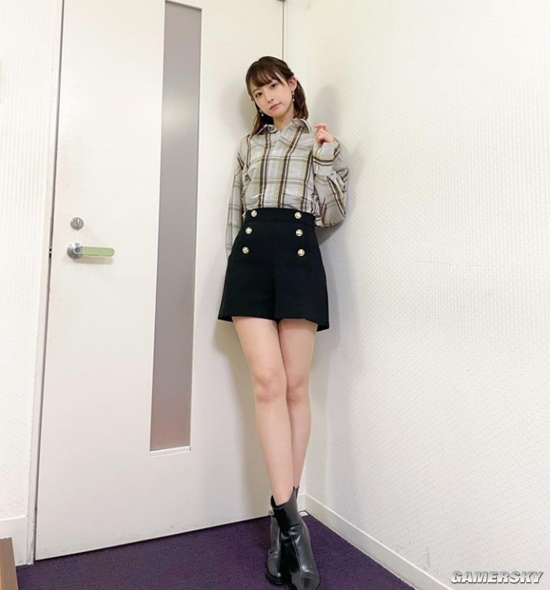 她是懂姿势的 日本9头身美女主播秀极致身材