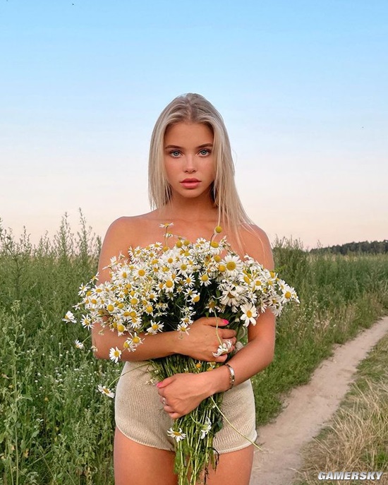 身材娇小但火辣非凡 人美声甜的99年俄罗斯嫩模