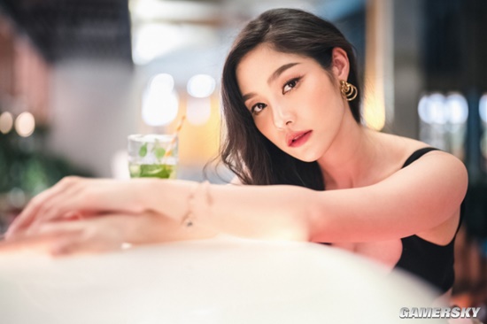 身材傲人喜欢撸猫 黑长直模特大姐姐在泰国教中文-皮皮兔动漫