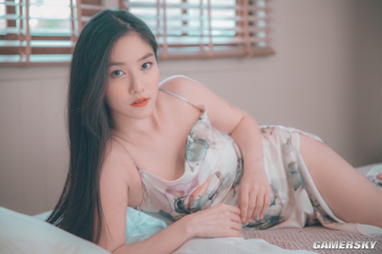 身材傲人喜欢撸猫 黑长直模特大姐姐在泰国教中文