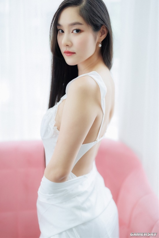 身材傲人喜欢撸猫 黑长直模特大姐姐在泰国教中文