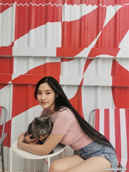 身材傲人喜欢撸猫 黑长直模特大姐姐在泰国教中文