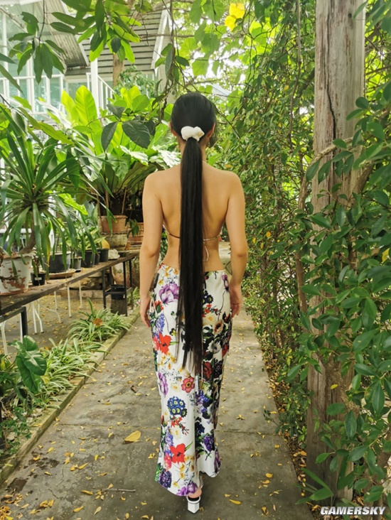 身材傲人喜欢撸猫 黑长直模特大姐姐在泰国教中文