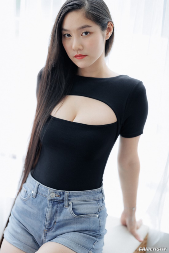 身材傲人喜欢撸猫 黑长直模特大姐姐在泰国教中文