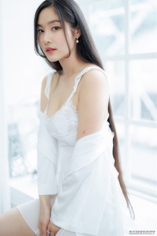 身材傲人喜欢撸猫 黑长直模特大姐姐在泰国教中文