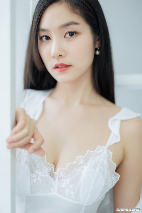 身材傲人喜欢撸猫 黑长直模特大姐姐在泰国教中文