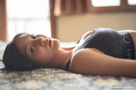 身材傲人喜欢撸猫 黑长直模特大姐姐在泰国教中文