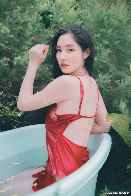 身材傲人喜欢撸猫 黑长直模特大姐姐在泰国教中文