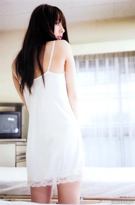 魅力无法拒绝 成为人妻后再拍写真的日本女星