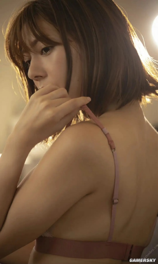 魅力无法拒绝 成为人妻后再拍写真的日本女星