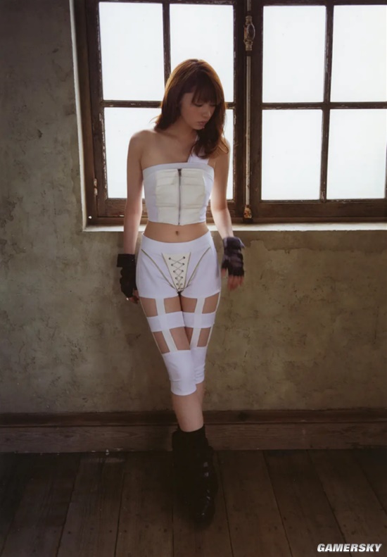 魅力无法拒绝 成为人妻后再拍写真的日本女星