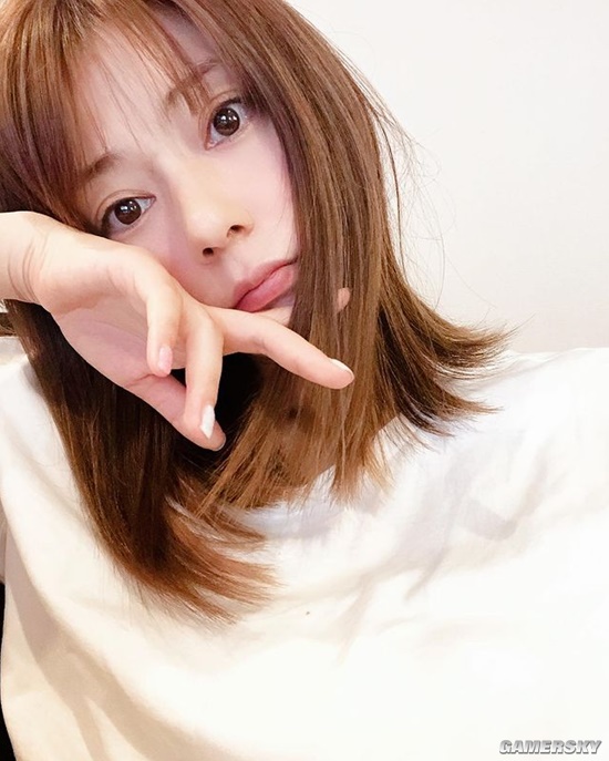 魅力无法拒绝 成为人妻后再拍写真的日本女星