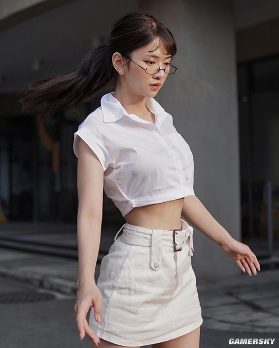 身材火辣的冷艳御姐 越南健身美女腰臀比迷人