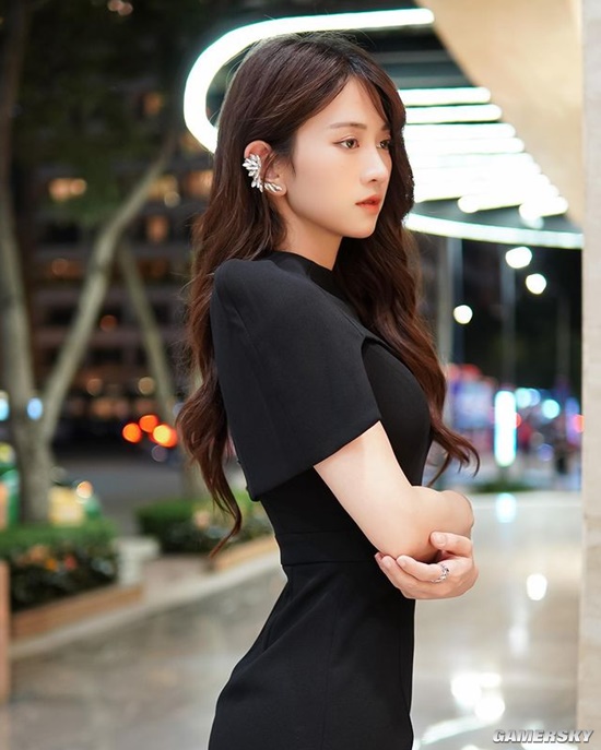 身材火辣的冷艳御姐 越南健身美女腰臀比迷人