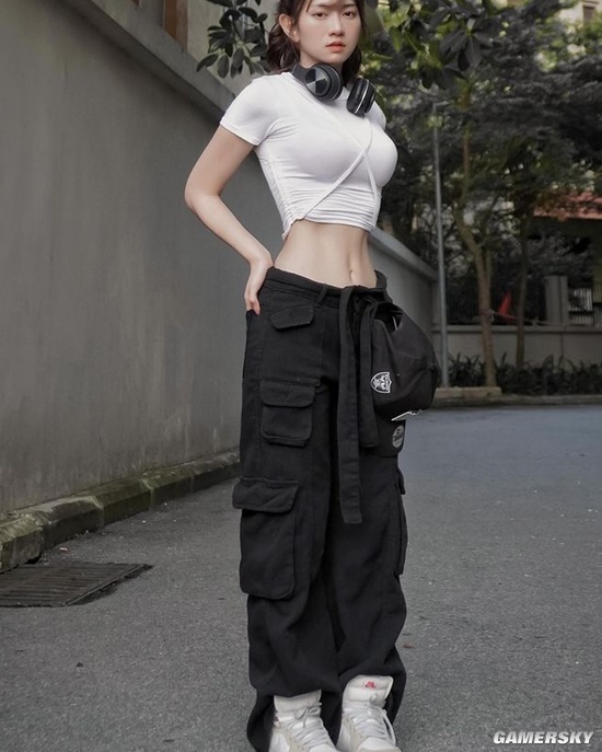 身材火辣的冷艳御姐 越南健身美女腰臀比迷人