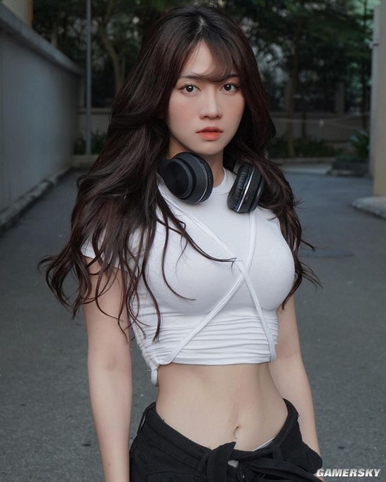 身材火辣的冷艳御姐 越南健身美女腰臀比迷人