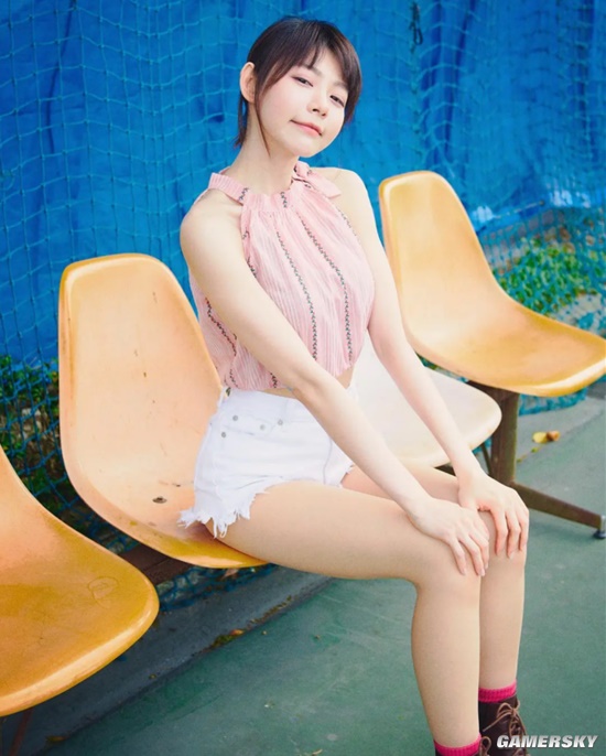 可爱脸蛋和魔鬼身材 大马女神林明祯大秀纤腰