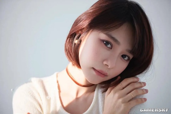 可爱脸蛋和魔鬼身材 大马女神林明祯大秀纤腰