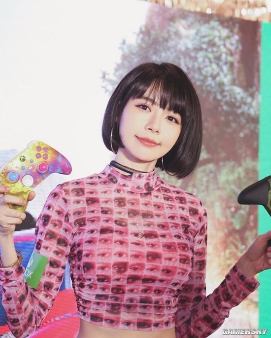 可爱脸蛋和魔鬼身材 大马女神林明祯大秀纤腰