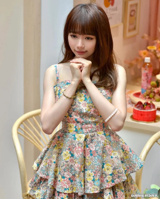 可爱脸蛋和魔鬼身材 大马女神林明祯大秀纤腰