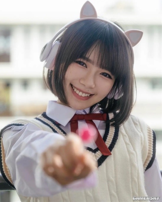 可爱脸蛋和魔鬼身材 大马女神林明祯大秀纤腰