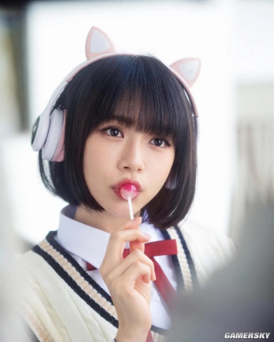 可爱脸蛋和魔鬼身材 大马女神林明祯大秀纤腰