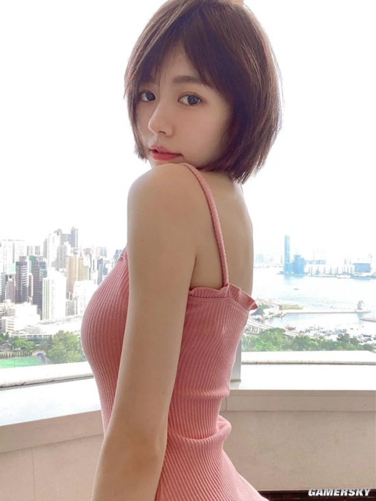 可爱脸蛋和魔鬼身材 大马女神林明祯大秀纤腰