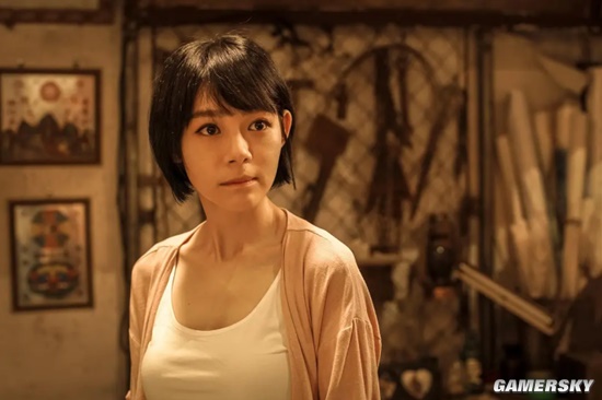 可爱脸蛋和魔鬼身材 大马女神林明祯大秀纤腰