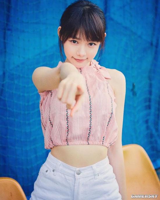 可爱脸蛋和魔鬼身材 大马女神林明祯大秀纤腰