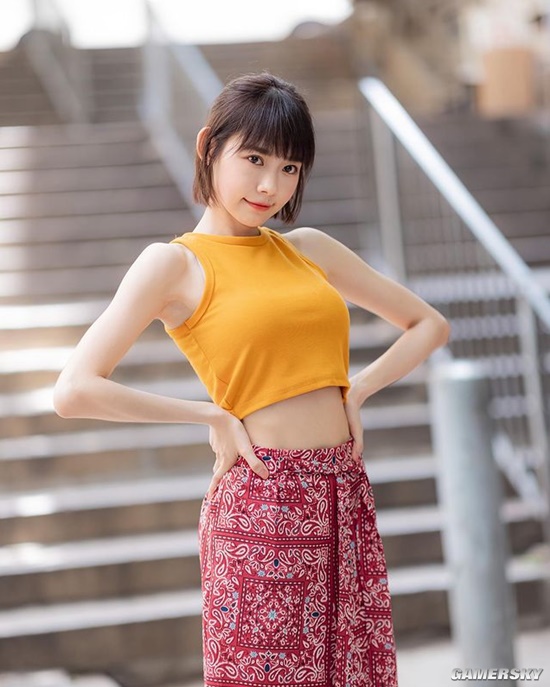 可爱脸蛋和魔鬼身材 大马女神林明祯大秀纤腰