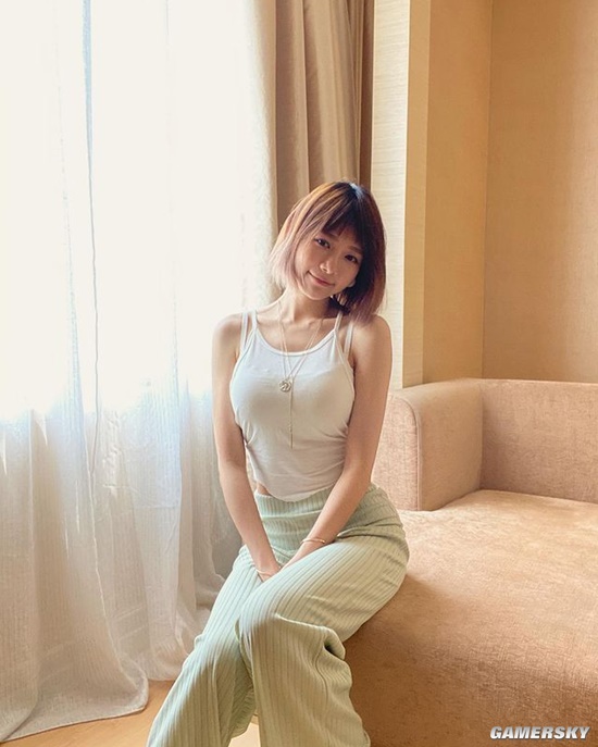 可爱脸蛋和魔鬼身材 大马女神林明祯大秀纤腰