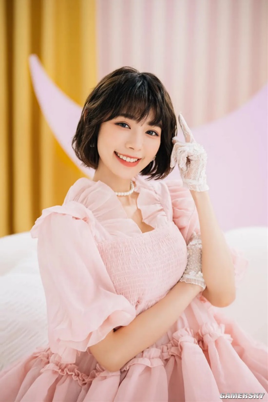 可爱脸蛋和魔鬼身材 大马女神林明祯大秀纤腰