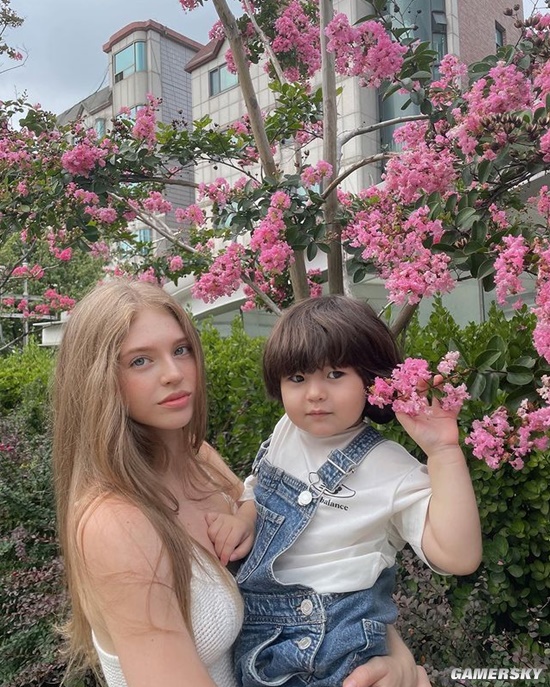 精致颜值+肉感身材 远嫁韩国的俄罗斯人妻正妹