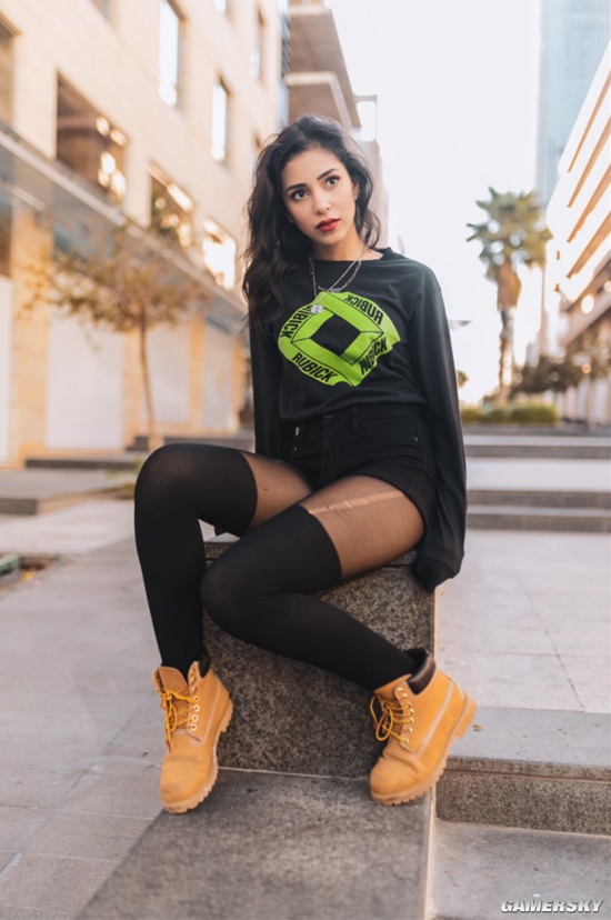 人美声甜的电竞美女 《Dota2》女主播“约旦妹”