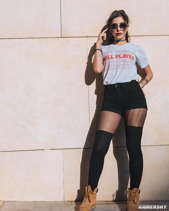 人美声甜的电竞美女 《Dota2》女主播“约旦妹”