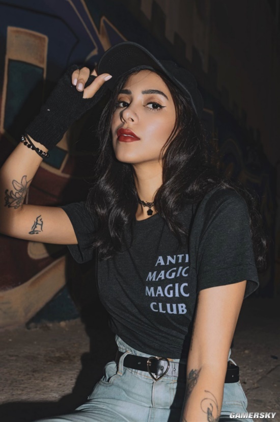 人美声甜的电竞美女 《Dota2》女主播“约旦妹”