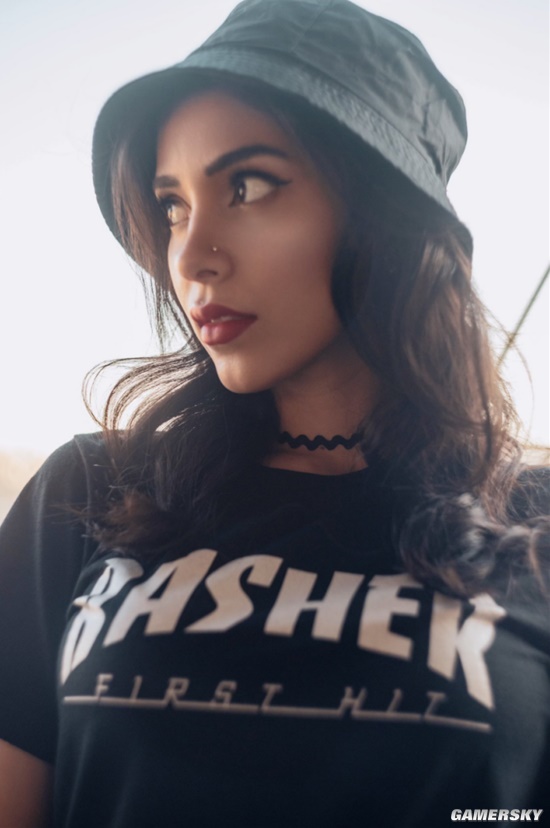 人美声甜的电竞美女 《Dota2》女主播“约旦妹”